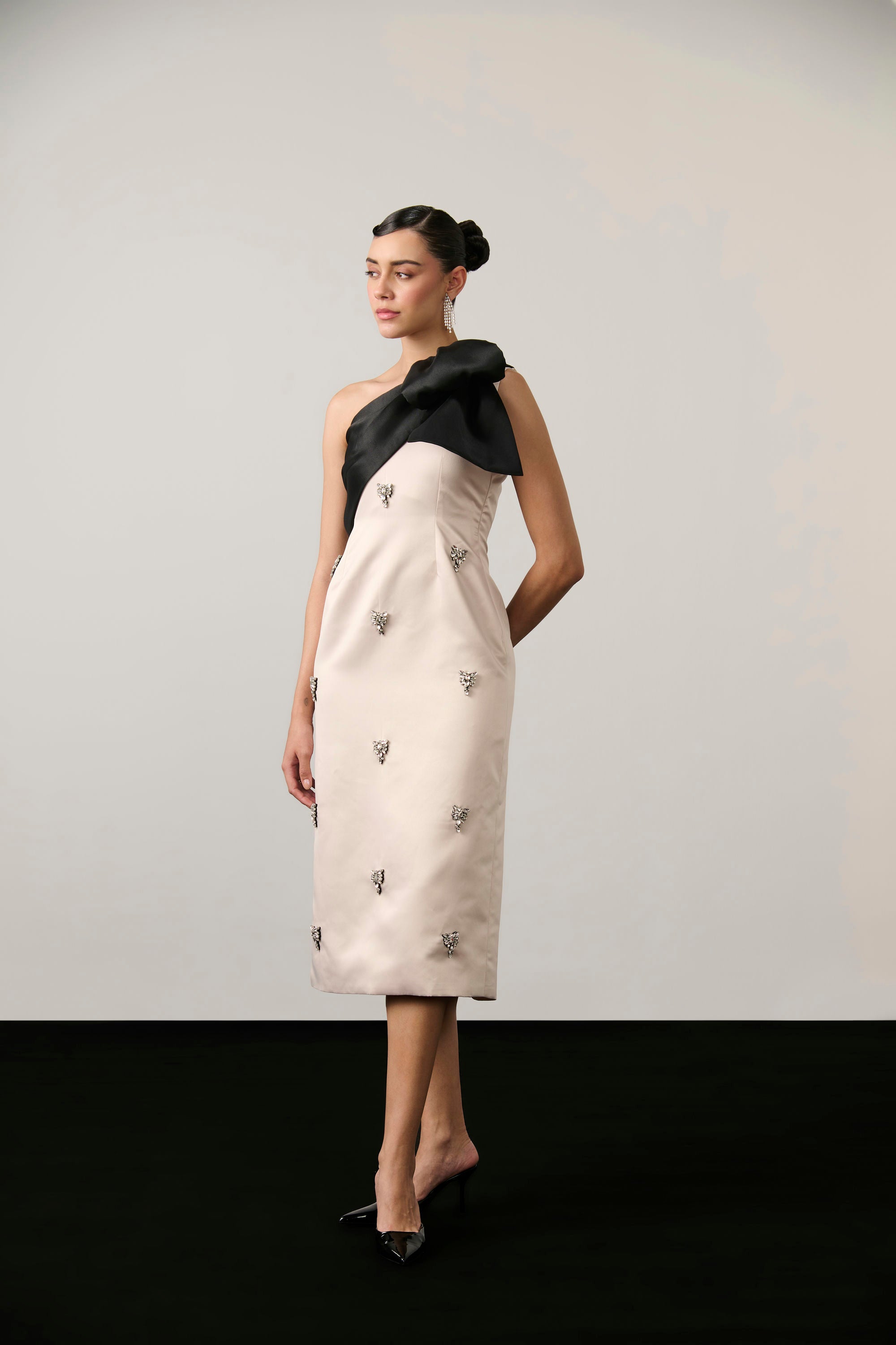 CREAM AND BLACK EMBELLISHED BOW DRESS