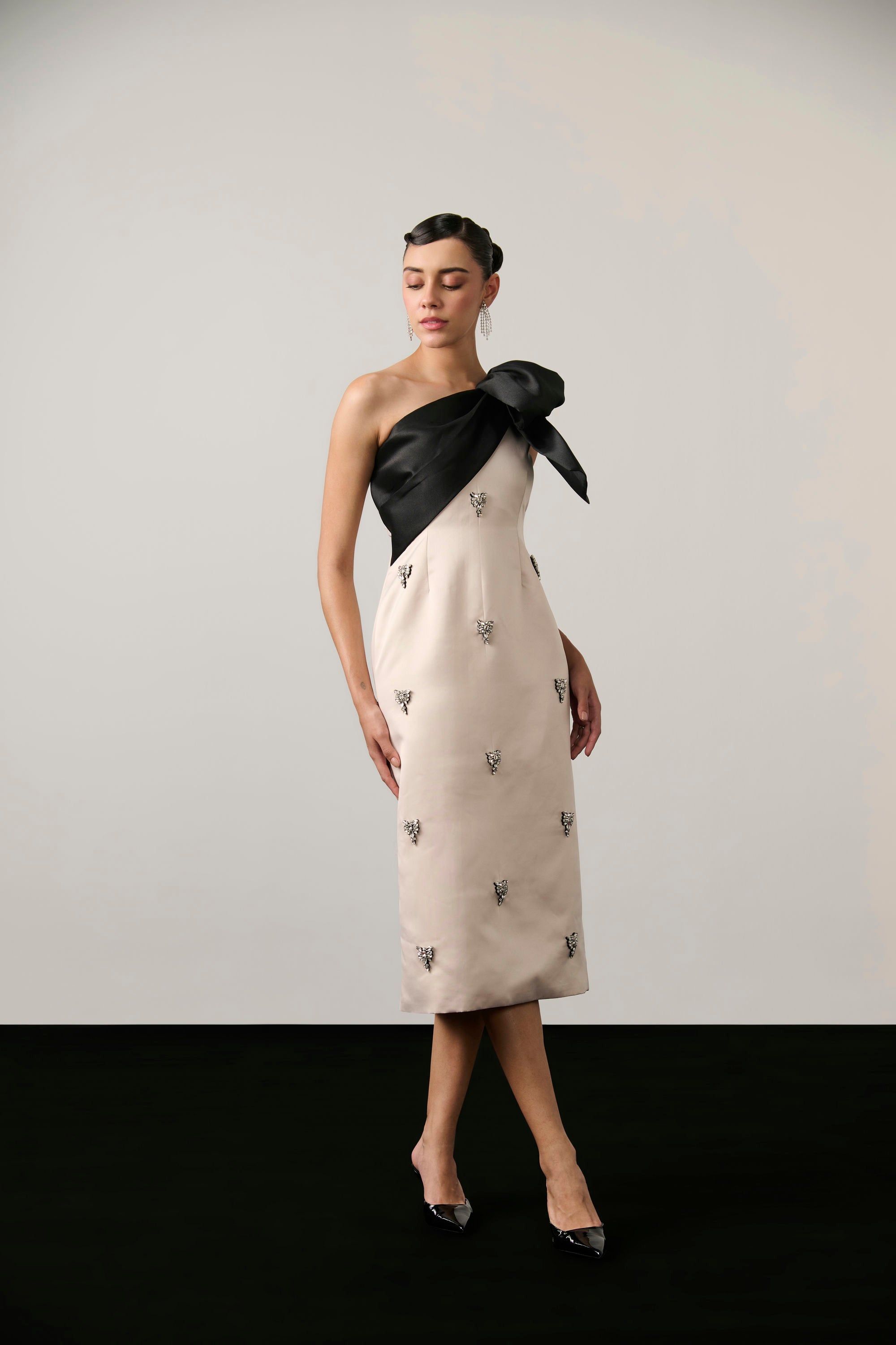 CREAM AND BLACK EMBELLISHED BOW DRESS