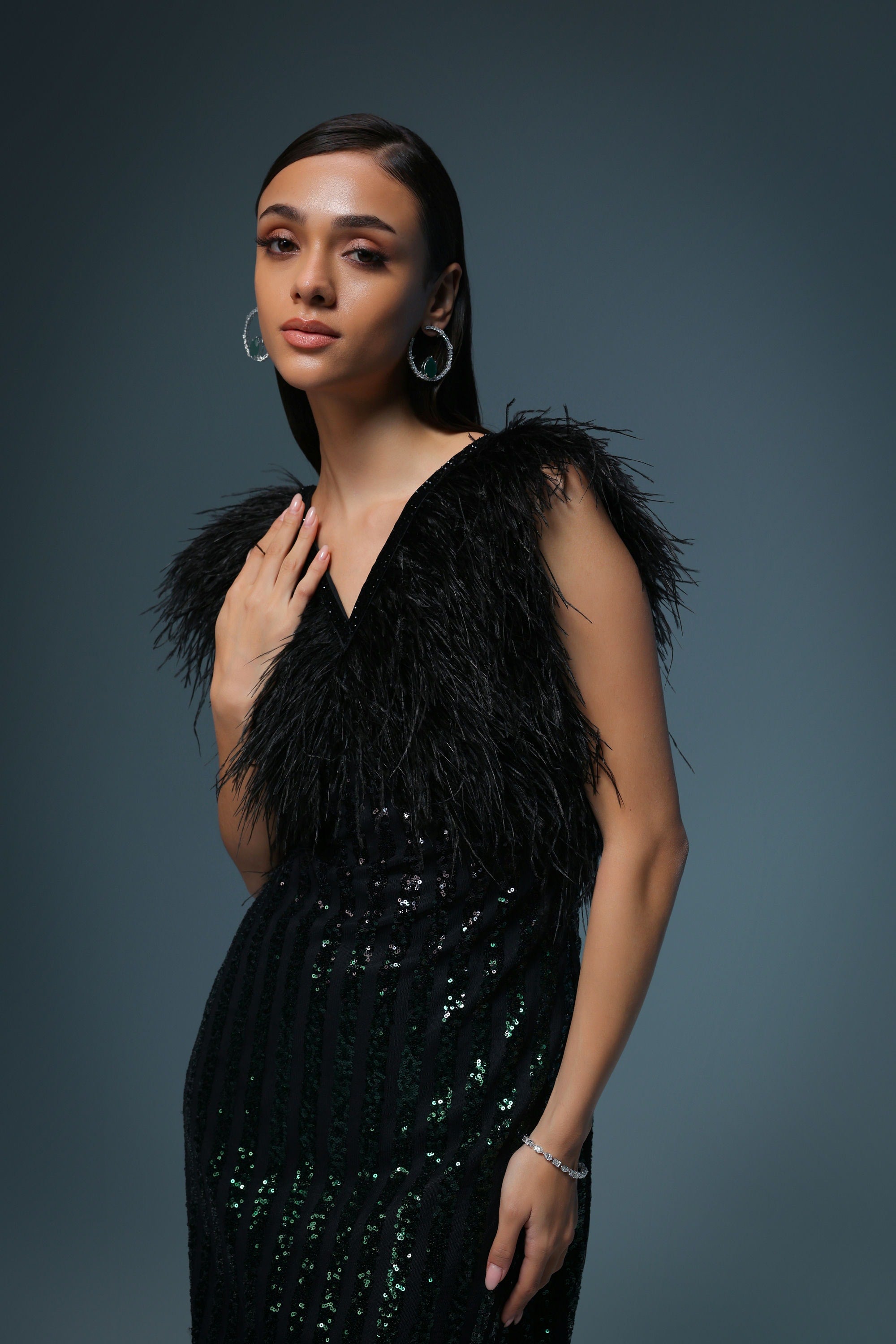 BLACK AND EMERALD SEQUIN FEATHER MIDI