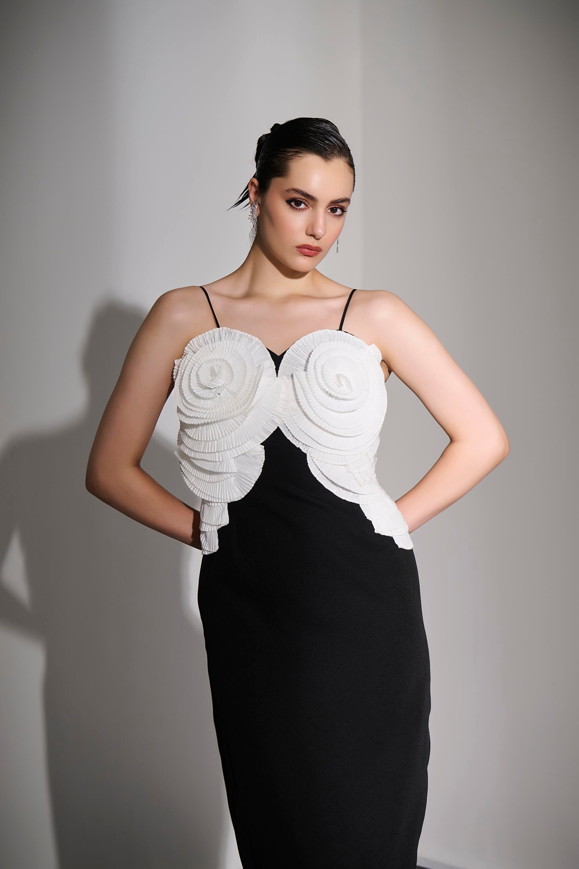 BLACK AND IVORY STRAP DRESS