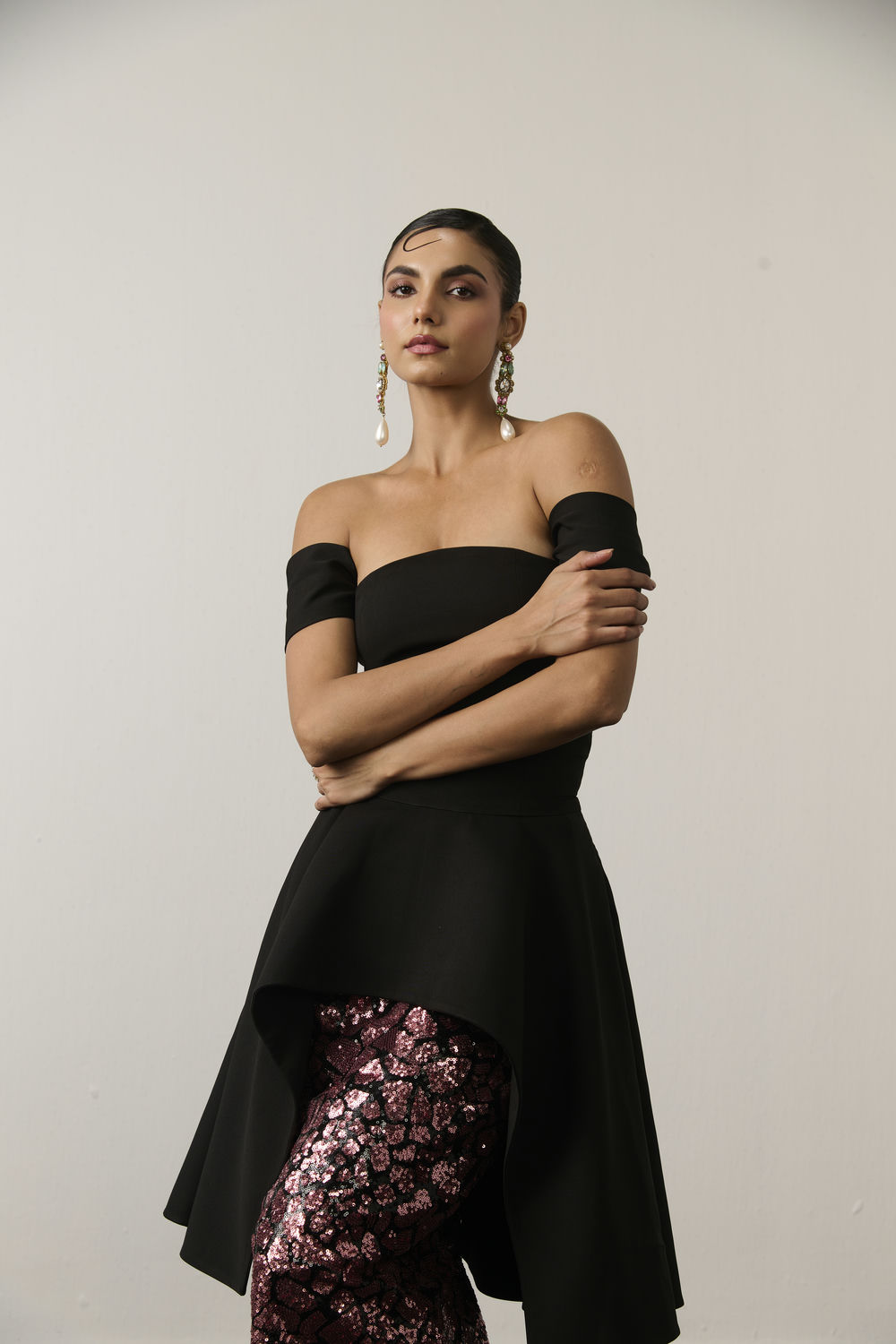 BLACK HIGH-LOW FLARED TOP