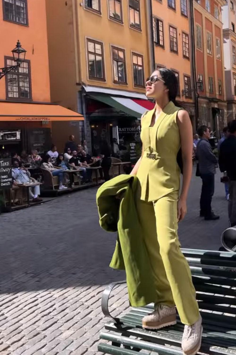 BAHAAR IN GREEN CHAIN PANT SUIT - LabelIris