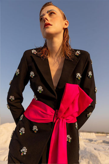 SHALINI PANDEY IN BLACK EMBELLISHED JACKET – Label IRIS